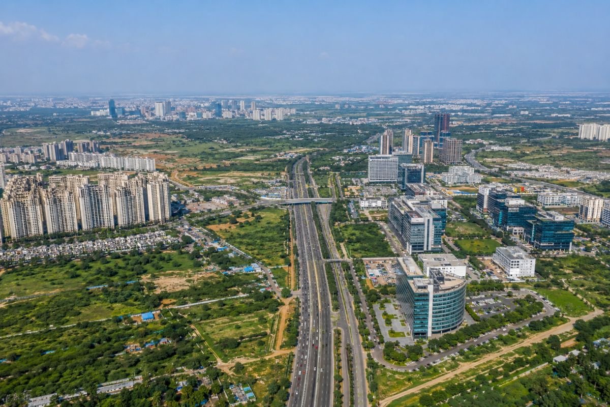 Reach Airia Corporate Tower location advantage in Sector 68 Gurgaon