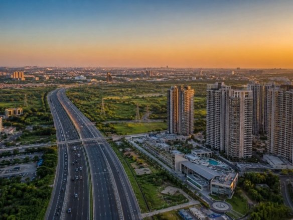 West Delhi buyers moving to Dwarka Expressway for modern homes in Gurgaon