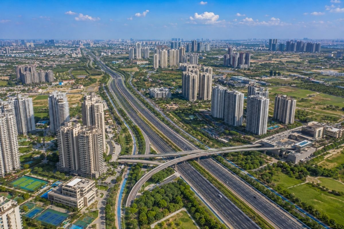 Dwarka Expressway growth corridor with premium residential developments in Gurgaon